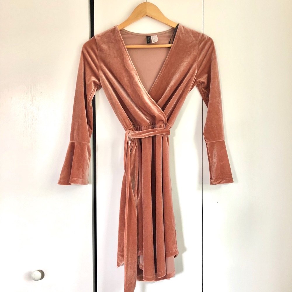 H&M Velvet Cocktail Dress in Dusty Rose
